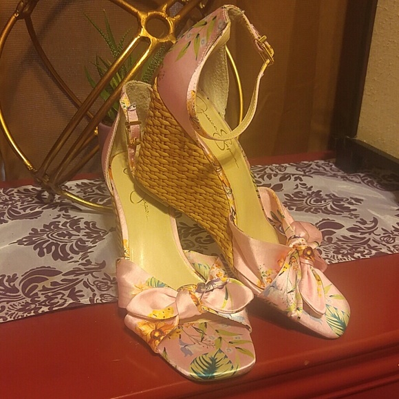 Beautiful Floral Wedges - Picture 2 of 7
